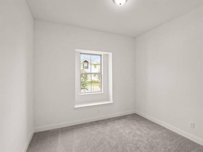 Building Photo - 100 Royal Fern Rd