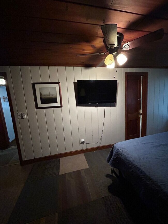 Building Photo - Air B & B