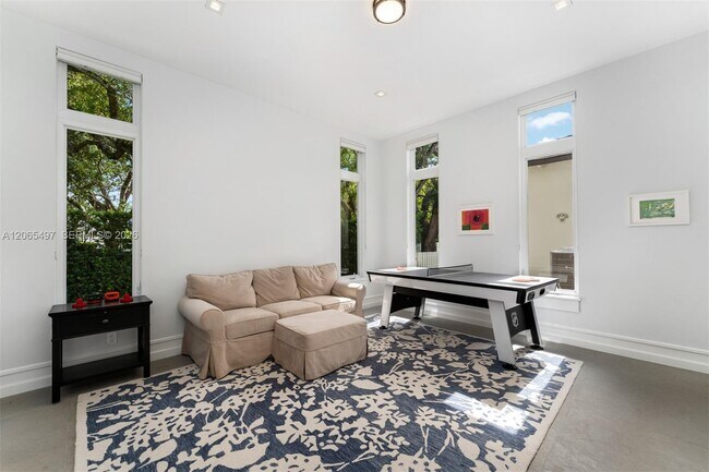 Building Photo - 11275 SW 64th Ave