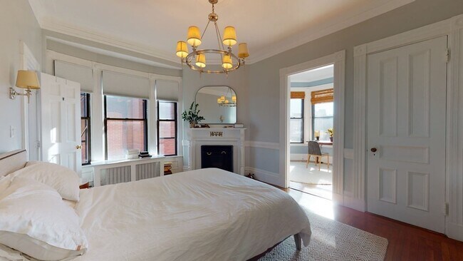 Building Photo - 295-297-297 Beacon St