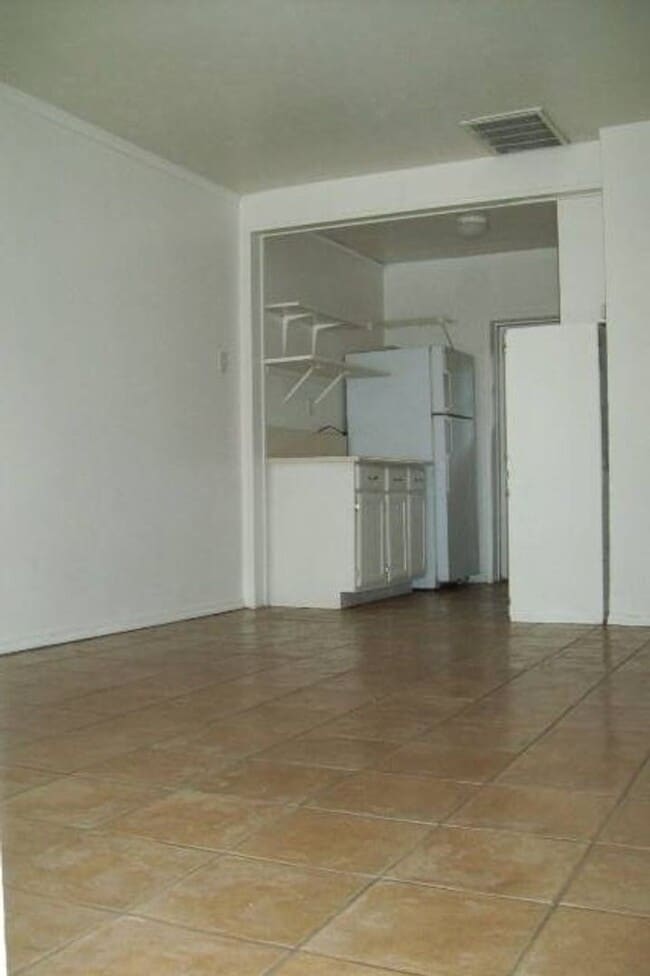 Building Photo - ? 1 Bed 1 Bath in Tempe – Available August...