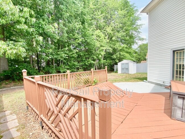 Building Photo - 889 Holbrook Dr