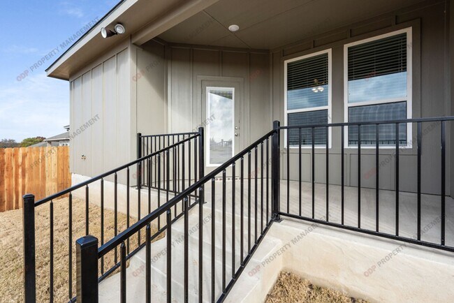 Building Photo - 2221 Chia Ct