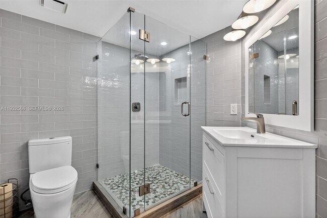 Building Photo - 16711 Collins Ave