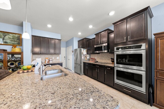 Building Photo - Spacious 5-Bedroom Home with Granite Count...
