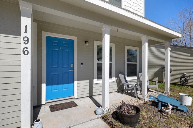 Building Photo - 196 Goldenrod