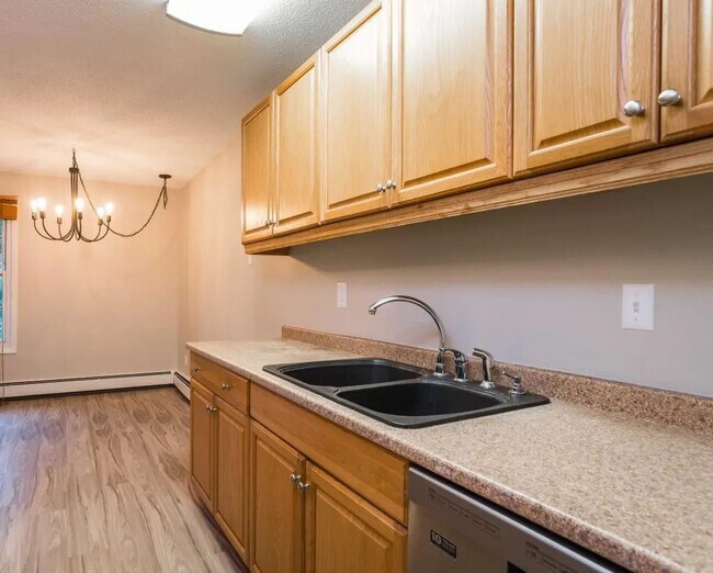 Building Photo - 4536 Cedar Lk Rd S