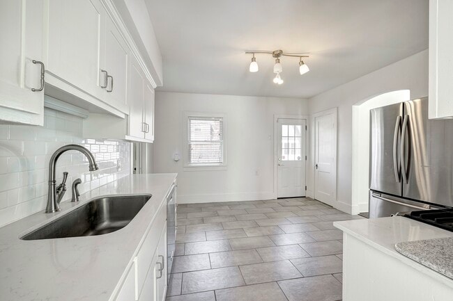 Building Photo - 3008 Amherst St