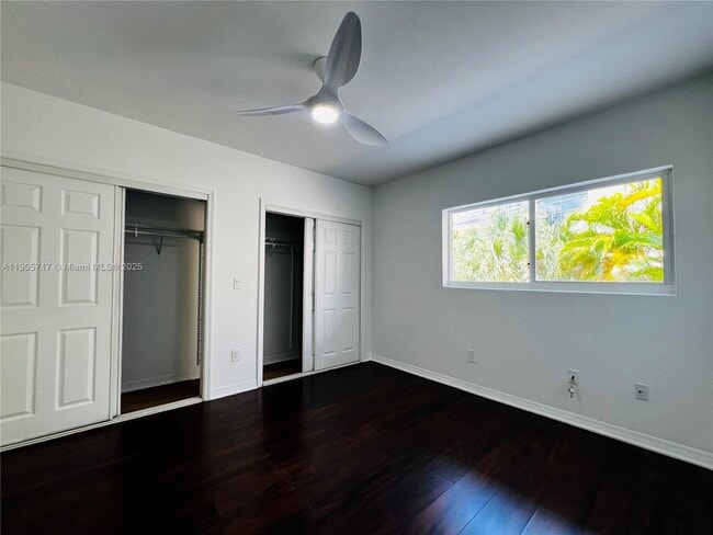 Building Photo - 946 Bay Dr