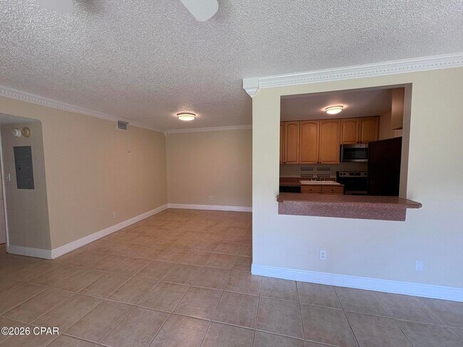 Building Photo - 2100 W Beach Dr