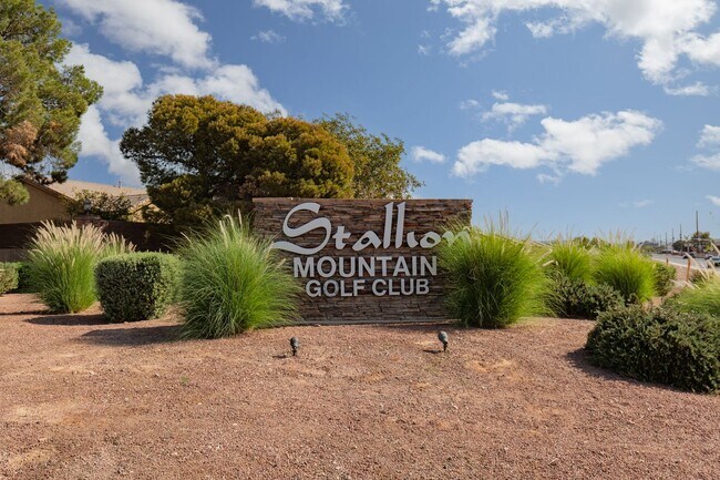 Building Photo - STALLION MOUNTAIN - HUGE 4 BEDROOM, 3 BATH UPGRADED SINGLE STORY