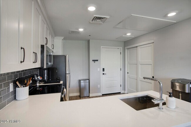 Building Photo - 475 N 9th St