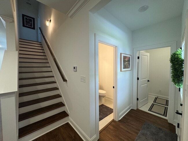 Building Photo - 3 bed 3.5 bath house in South Grove!