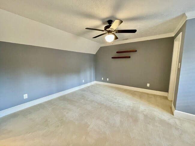 Building Photo - 4 Bed, 4 And A Half Bath Nest In Haymount