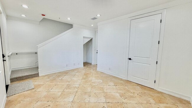 Building Photo - 810 3rd Ave N