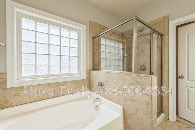Building Photo - 1016 Ridgehaven Rd