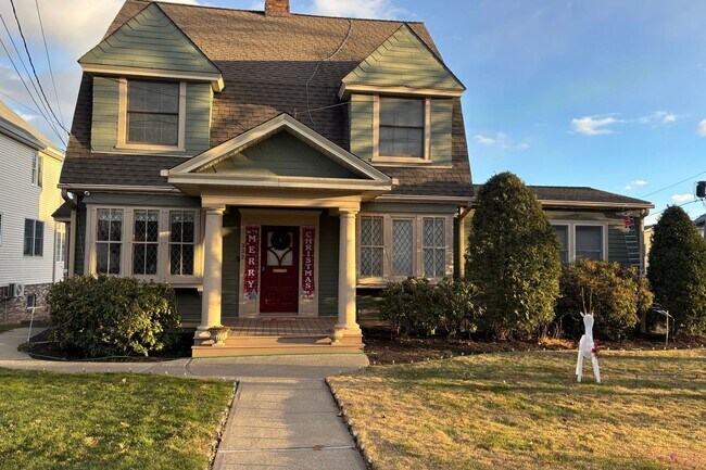 Building Photo - 2 Hasbrouck Ave