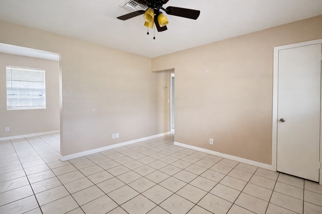 Building Photo - 1924 Coronado Rd