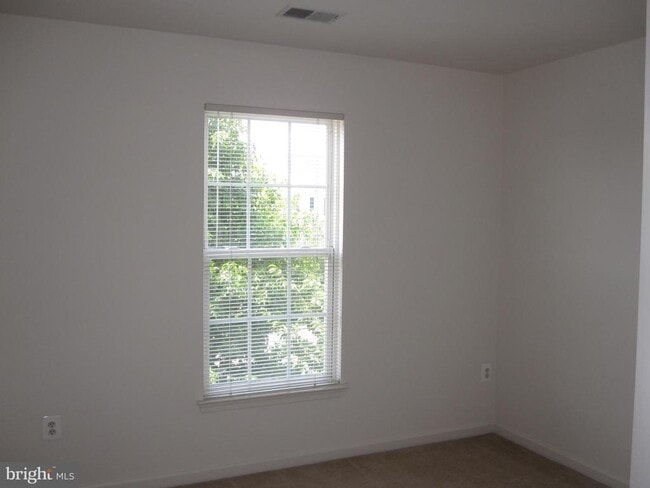 Building Photo - 2106 Harrow Dr