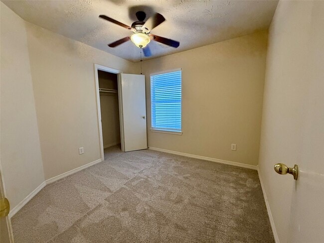 Building Photo - 5005 Deer Path Dr