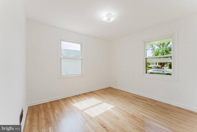 Building Photo - 10914 Woodhaven Dr