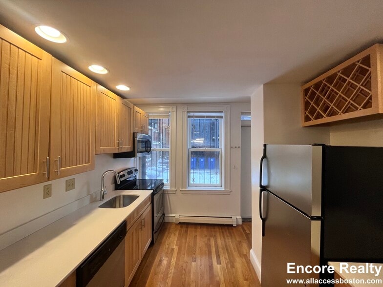 Building Photo - 195 Commonwealth Ave