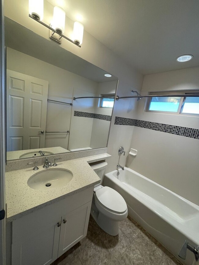 Building Photo - Kahoma Village 3 Bedroom Townhome