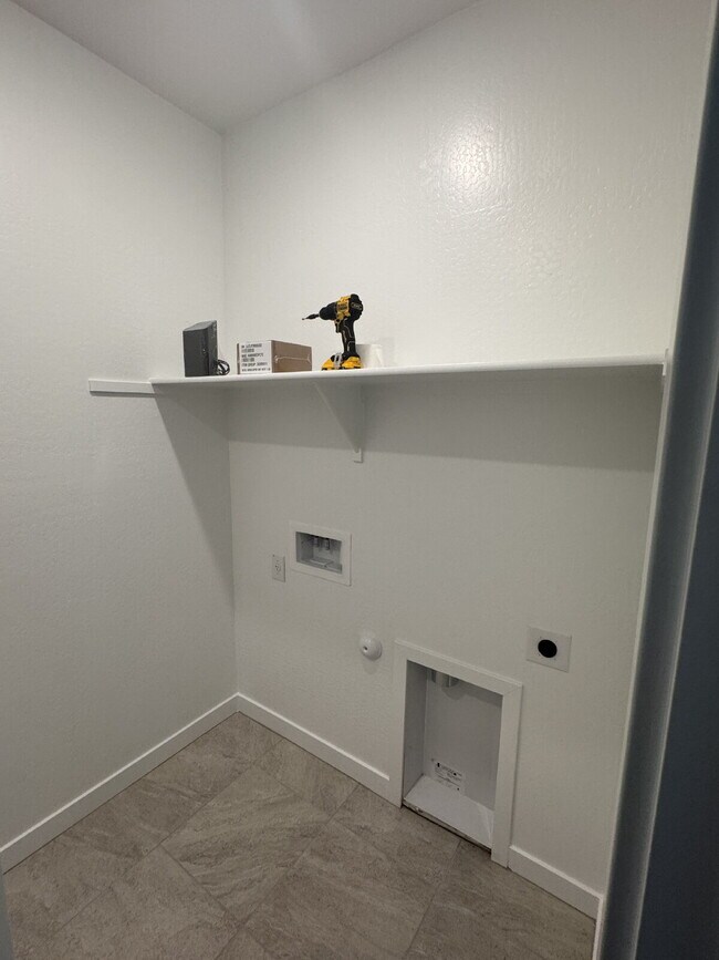 Building Photo - 23024 E Watford Dr