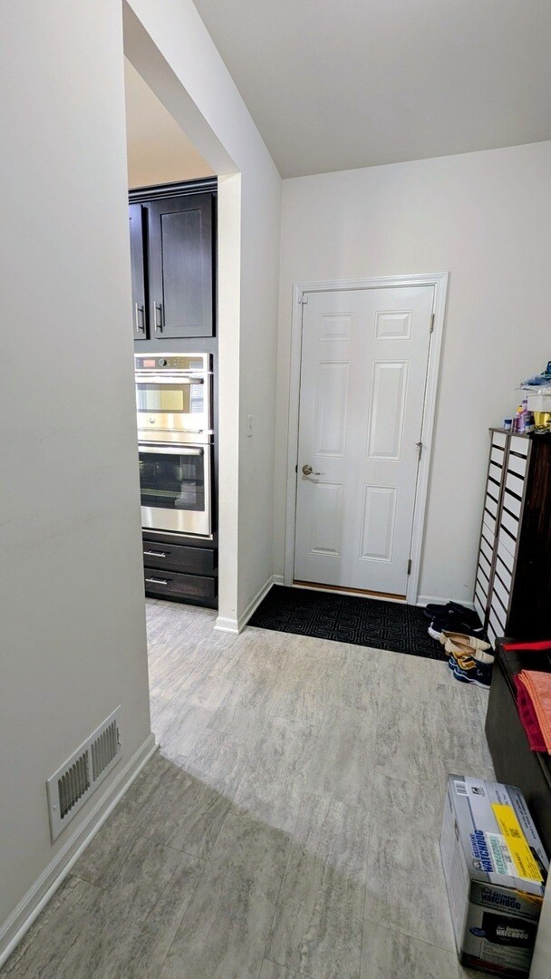 Building Photo - 114 Gala Dr