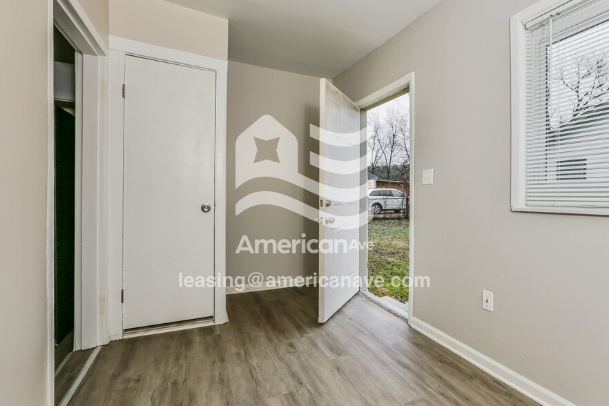 Building Photo - 524 W 35th St