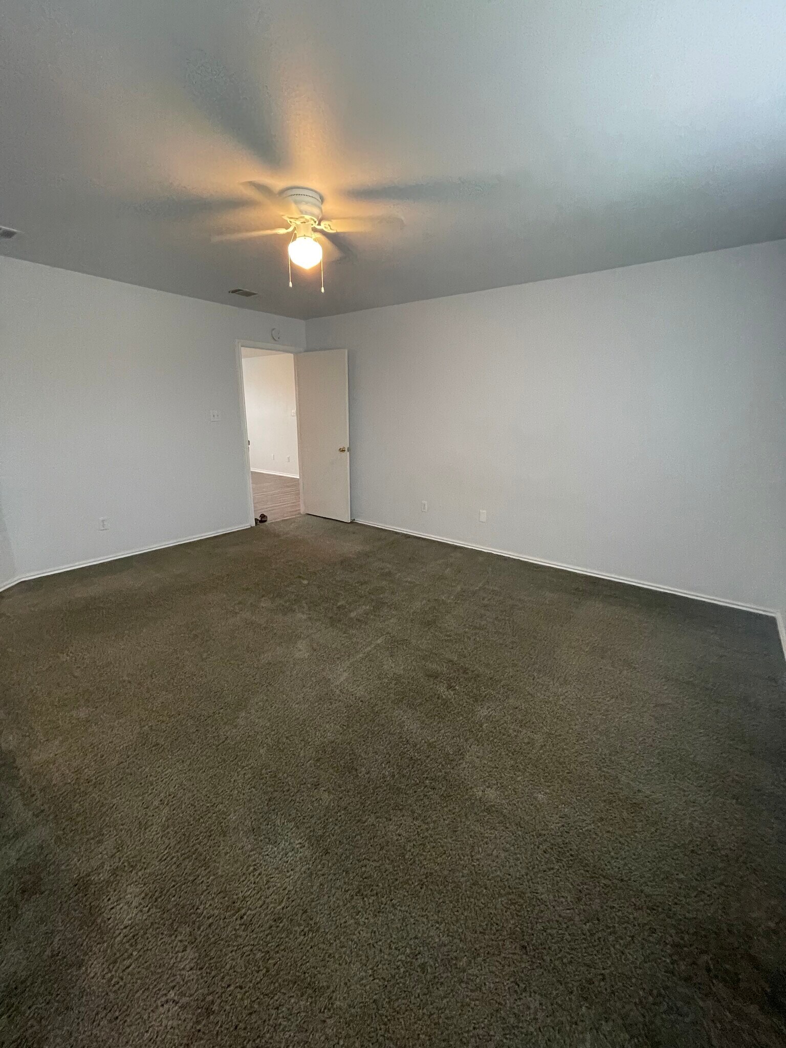 Building Photo - 112 Rinehardt st