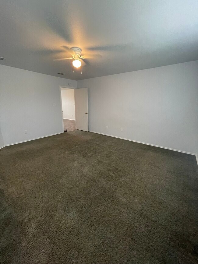 Building Photo - 112 Rinehardt st