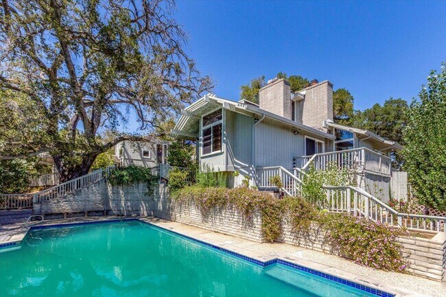 Building Photo - 13434 Old Oak Way