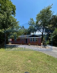 Building Photo - Centrally located 2 bed, two bathroom home!