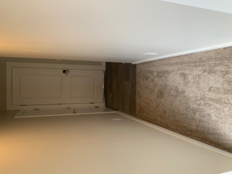 Building Photo - 825 Crisman Dr