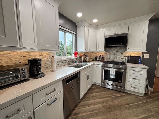 Building Photo - 8 Alvina Ave