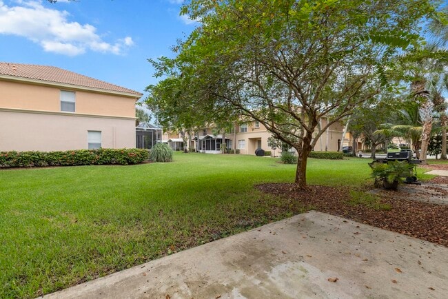 Building Photo - 340 River Bluff Ln