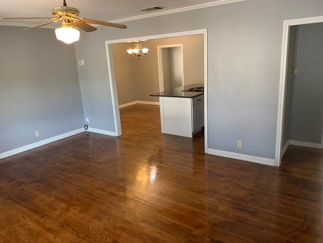 Building Photo - 3025 Bigham Blvd