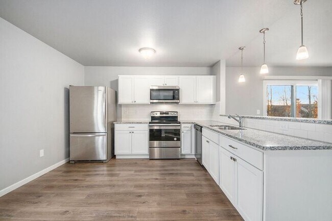 Building Photo - 2214 Macatawa Ln