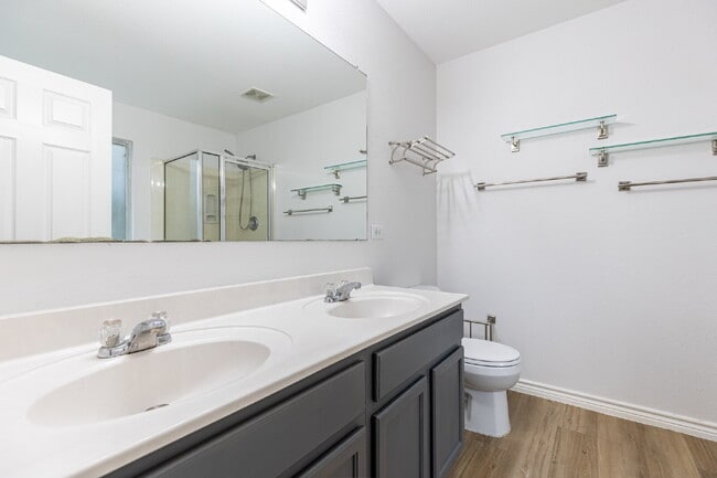 Building Photo - 228 Sophia Cir