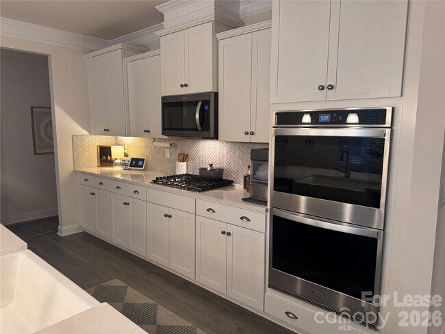 Building Photo - 1058 Thoroughbred Dr.