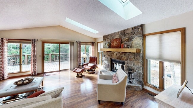 Building Photo - 193 Meadowview Dr