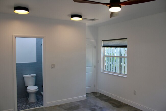Building Photo - Fully Renovated 3/3 Northwood Home with Gu...