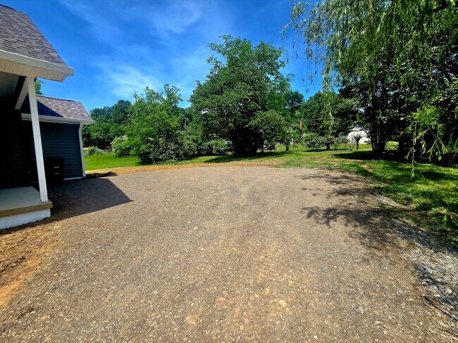 Building Photo - Gleaming new 3br/2ba construction in South Knoxville