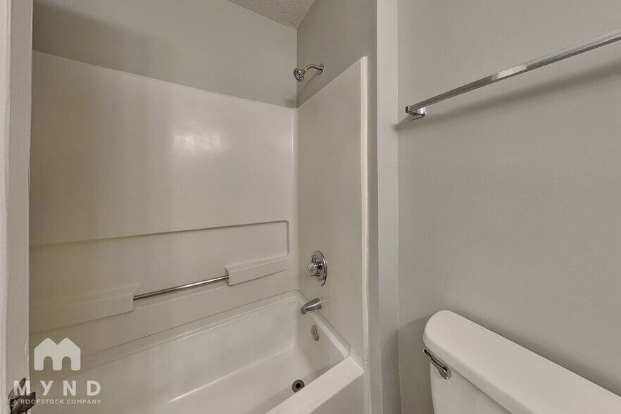 Building Photo - 409 Crosspine Dr