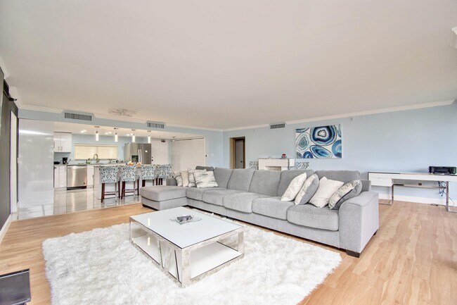 Building Photo - 2480 Presidential Way