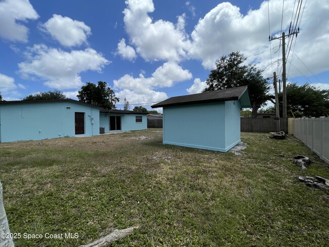 Building Photo - 1074 Holland St