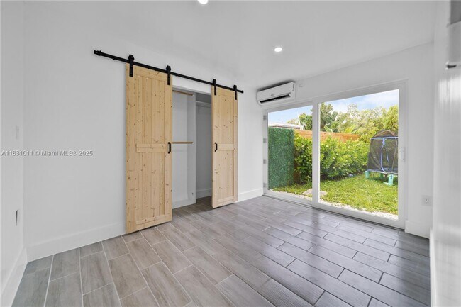 Building Photo - 16400 SW 100th Ct