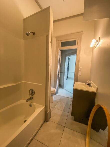 Building Photo - 1012 Love Ave