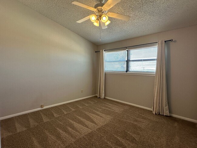 Building Photo - ISLAND LIVING!